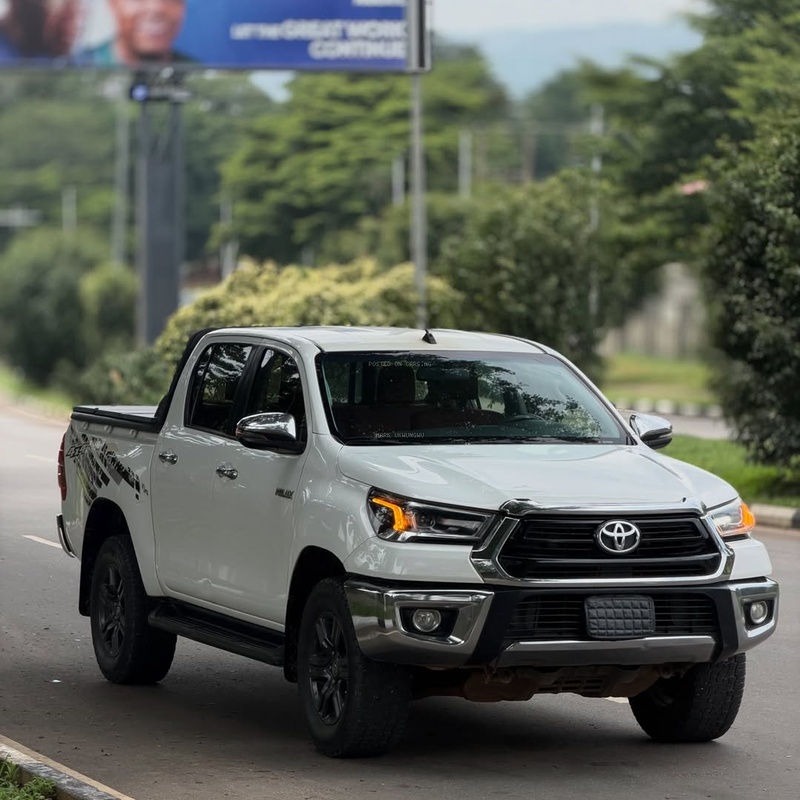 FOREIGN USED 2021 TOYOTA HILUX FOR SALE image