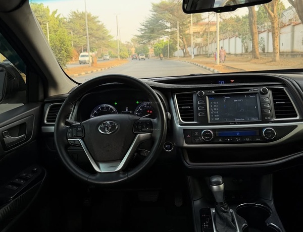 🔥 2022 Toyota Highlander – FOREIGN USED, Ready to Drive!