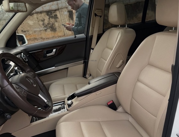 Foreign Used 2014 Mercedes-Benz GLK350 for Sale In Abuja
