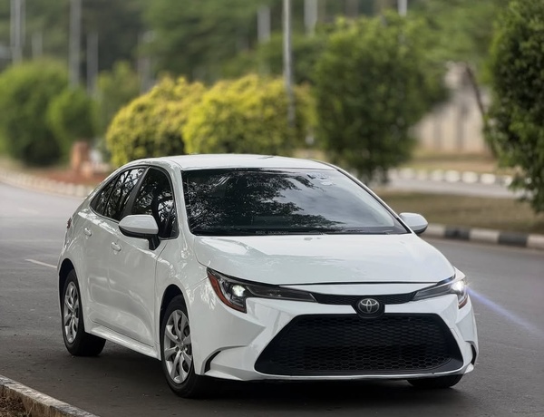 Affordable & Reliable 🚘 Toyota Corolla LE 2019 Available