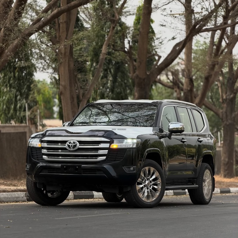 2025 TOYOTA LAND CRUISER GXR  BRAND NEW FOR SALE IN ABUJA image
