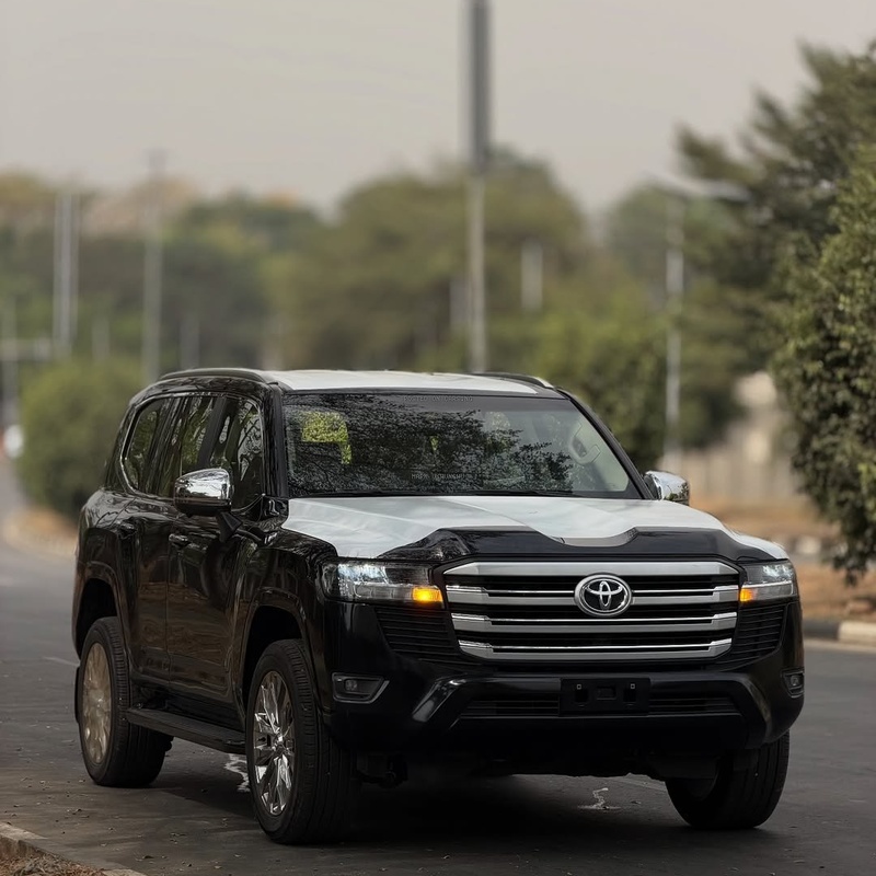 2025 TOYOTA LAND CRUISER GXR  BRAND NEW FOR SALE IN ABUJA image