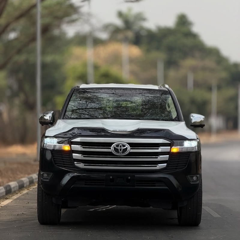 2025 TOYOTA LAND CRUISER GXR  BRAND NEW FOR SALE IN ABUJA image