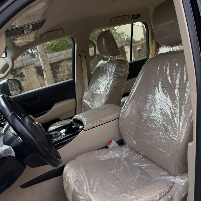 2025 TOYOTA LAND CRUISER GXR  BRAND NEW FOR SALE IN ABUJA image
