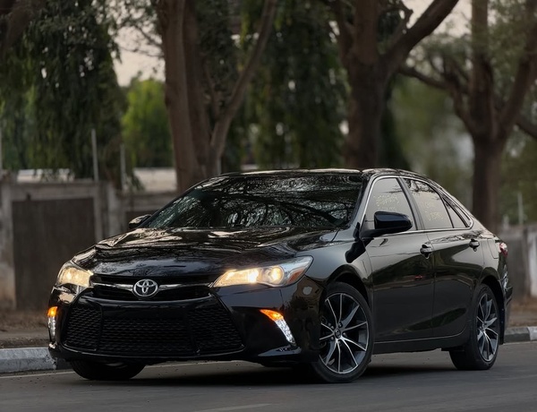 Foreign Used 2017 Toyota Camry XSE for Sale In Abuja