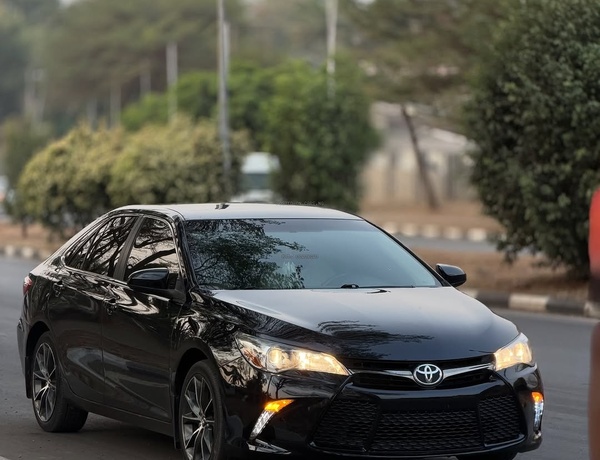 Foreign Used 2017 Toyota Camry XSE for Sale In Abuja