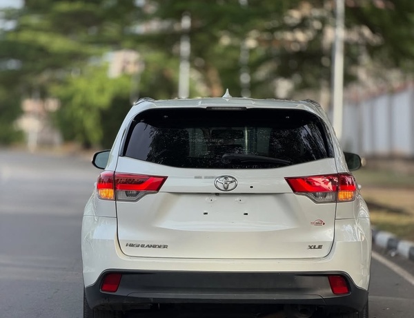 2016 TOYOTA HIGHLANDER XLE – FOREIGN USED – Luxury Family SUV, No Fault