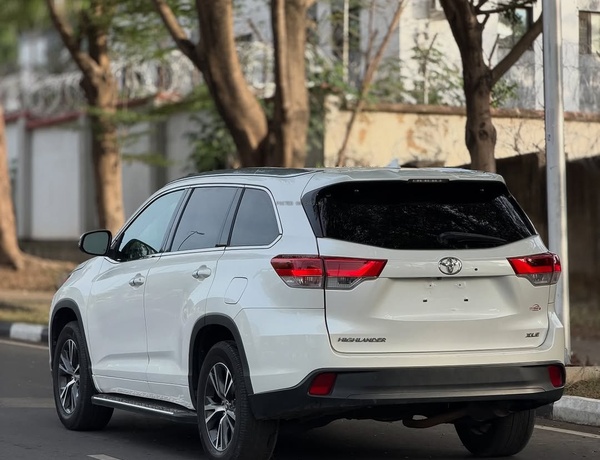 2016 TOYOTA HIGHLANDER XLE – FOREIGN USED – Luxury Family SUV, No Fault