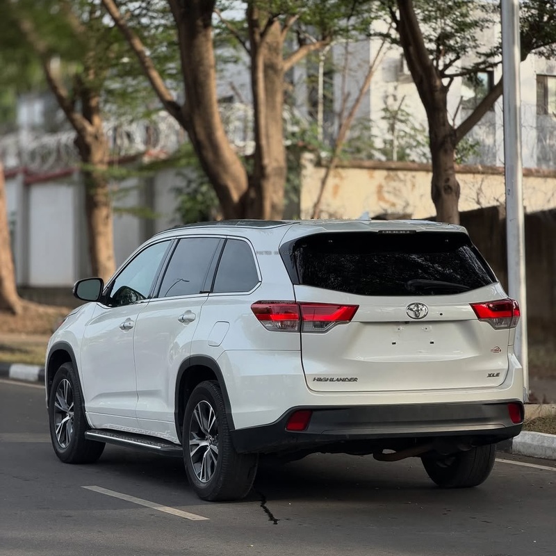 2016 TOYOTA HIGHLANDER XLE – FOREIGN USED – Luxury Family SUV, No Fault image