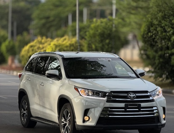 2016 TOYOTA HIGHLANDER XLE – FOREIGN USED – Luxury Family SUV, No Fault