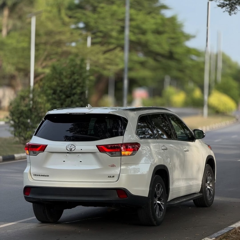 2016 TOYOTA HIGHLANDER XLE – FOREIGN USED – Luxury Family SUV, No Fault image