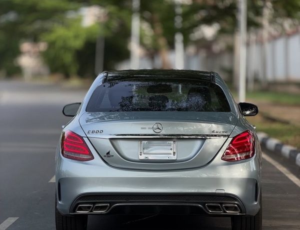 2012 MERCEDES-BENZ C300  FOREIGN USED, Very Sharp