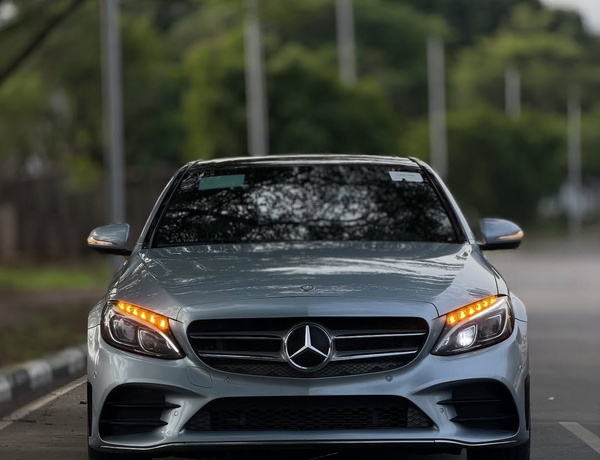 2012 MERCEDES-BENZ C300  FOREIGN USED, Very Sharp