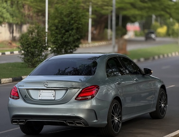 2012 MERCEDES-BENZ C300  FOREIGN USED, Very Sharp