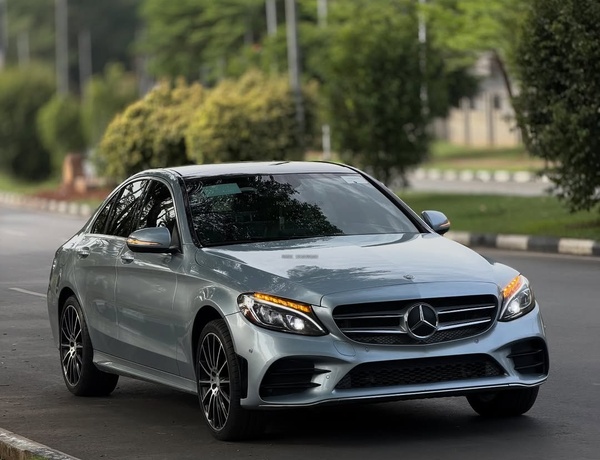 2012 MERCEDES-BENZ C300  FOREIGN USED, Very Sharp