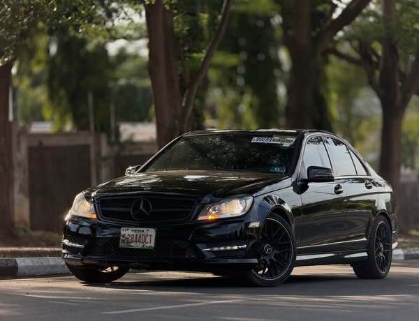 2012 MERCEDES-BENZ C300  FOREIGN USED – Premium Comfort Sedan