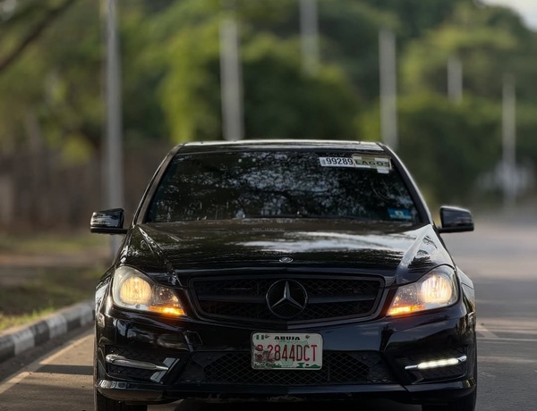 2012 MERCEDES-BENZ C300  FOREIGN USED – Premium Comfort Sedan