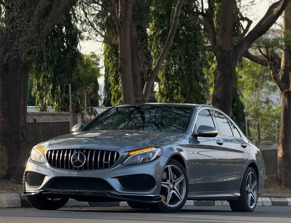 Foreign Used Mercedes-Benz C400  2015 Model for Sale In Abuja