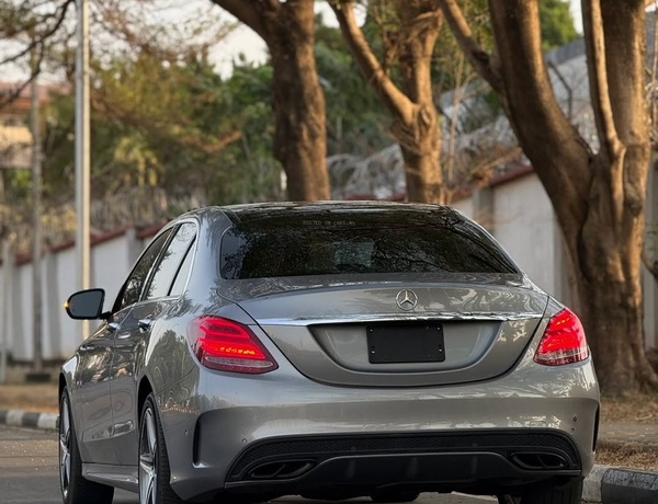 Foreign Used Mercedes-Benz C400  2015 Model for Sale In Abuja