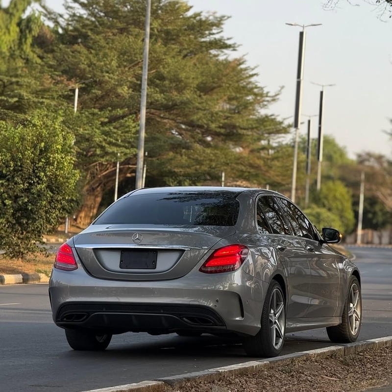 Foreign Used Mercedes-Benz C400  2015 Model for Sale In Abuja image