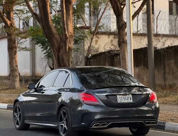 Extremely Super Clean Mercedes Benz C400 2015 for Sale In Abuja