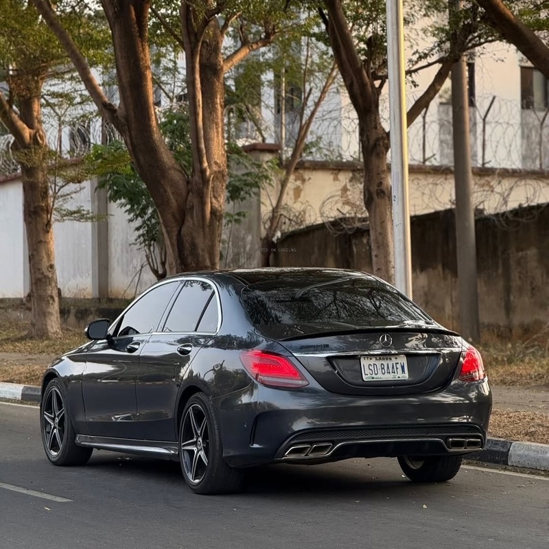 Extremely Super Clean Mercedes Benz C400 2015 for Sale In Abuja image