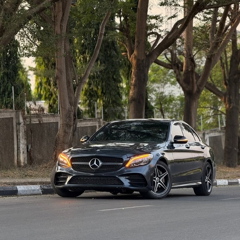 Extremely Super Clean Mercedes Benz C400 2015 for Sale In Abuja image