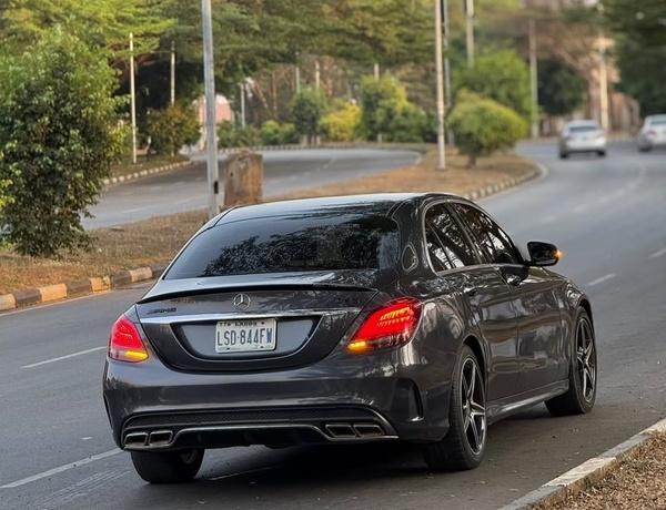 Extremely Super Clean Mercedes Benz C400 2015 for Sale In Abuja