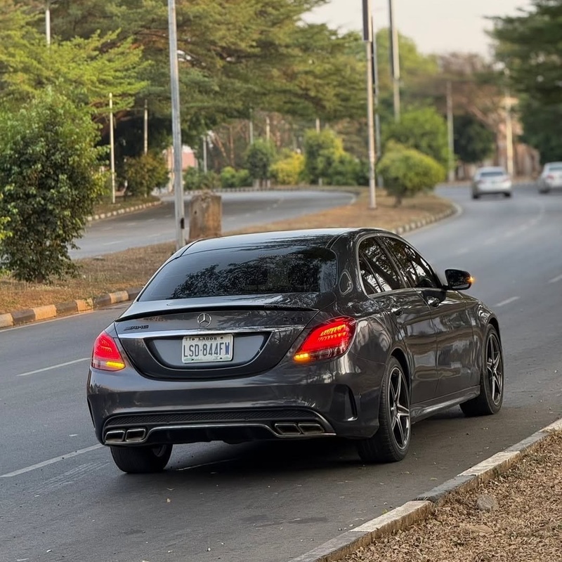 Extremely Super Clean Mercedes Benz C400 2015 for Sale In Abuja image