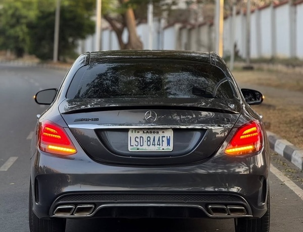 Extremely Super Clean Mercedes Benz C400 2015 for Sale In Abuja