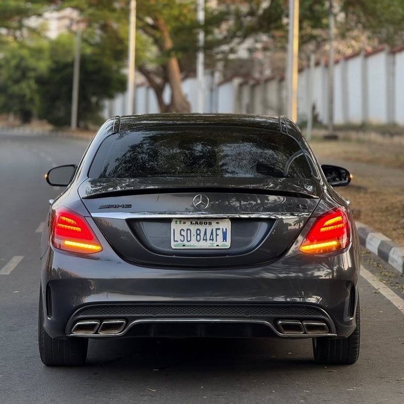 Extremely Super Clean Mercedes Benz C400 2015 for Sale In Abuja image