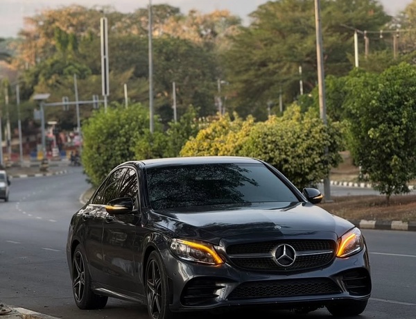 Extremely Super Clean Mercedes Benz C400 2015 for Sale In Abuja