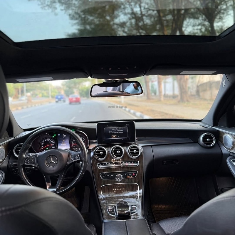 Extremely Super Clean Mercedes Benz C400 2015 for Sale In Abuja image