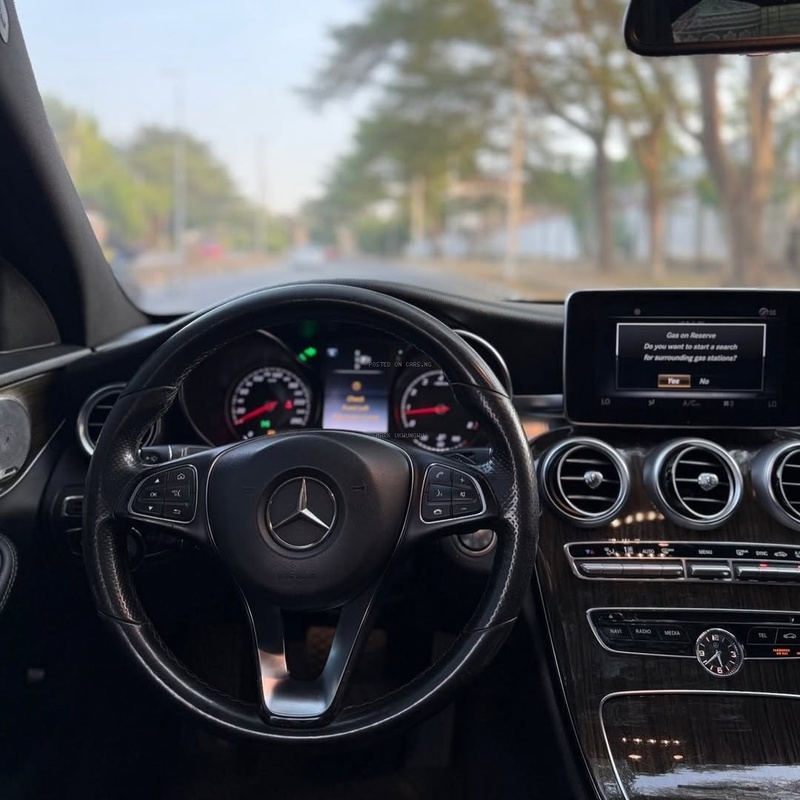 Extremely Super Clean Mercedes Benz C400 2015 for Sale In Abuja image