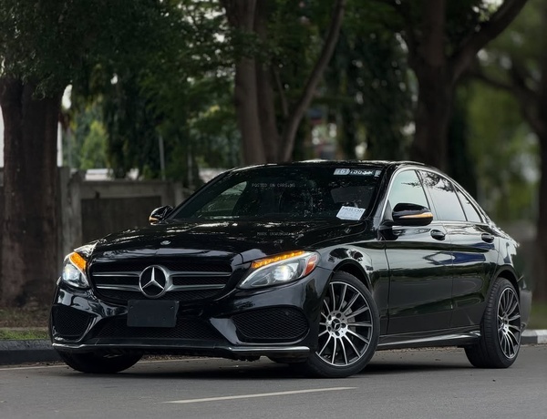 Mercedes-Benz C400 (2015)  Foreign Used 🚗 Luxury, Speed & Smooth Driving Experience