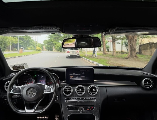 Mercedes-Benz C400 (2015)  Foreign Used 🚗 Luxury, Speed & Smooth Driving Experience