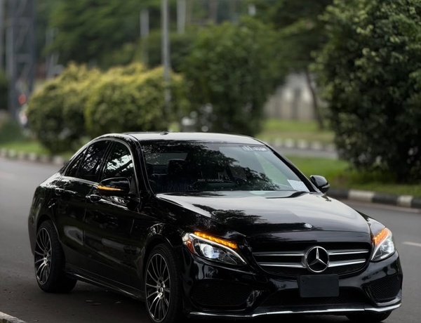 Mercedes-Benz C400 (2015)  Foreign Used 🚗 Luxury, Speed & Smooth Driving Experience