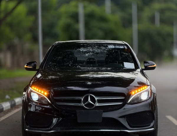 Mercedes-Benz C400 (2015)  Foreign Used 🚗 Luxury, Speed & Smooth Driving Experience