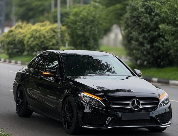 Mercedes-Benz C43 AMG (2017) – Foreign Used  Twin-Turbo Performance, Smooth Ride