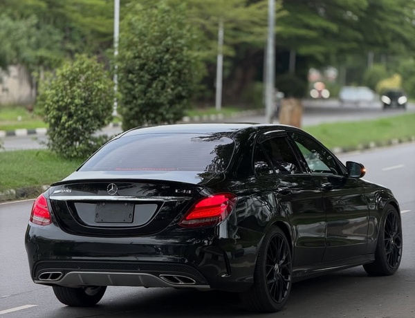 Mercedes-Benz C43 AMG (2017) – Foreign Used  Twin-Turbo Performance, Smooth Ride