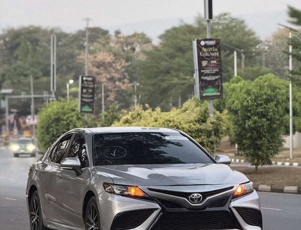 Foreign Used Toyota Camry SE 2022 for Sale In Abuja