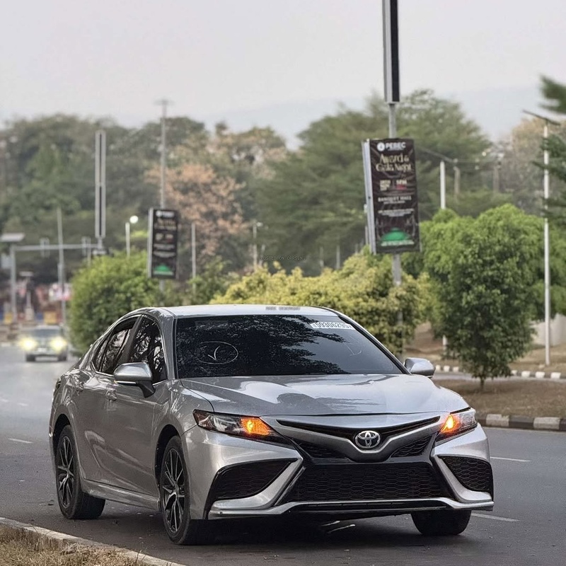Foreign Used Toyota Camry SE 2022 for Sale In Abuja image