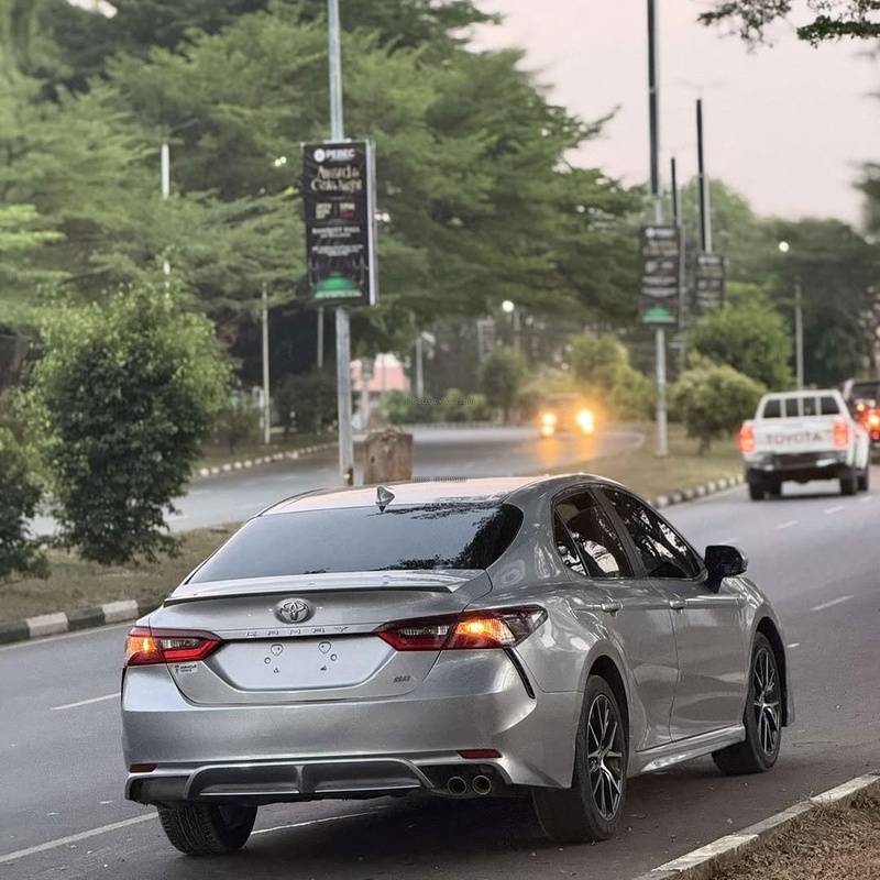 Foreign Used Toyota Camry SE 2022 for Sale In Abuja image