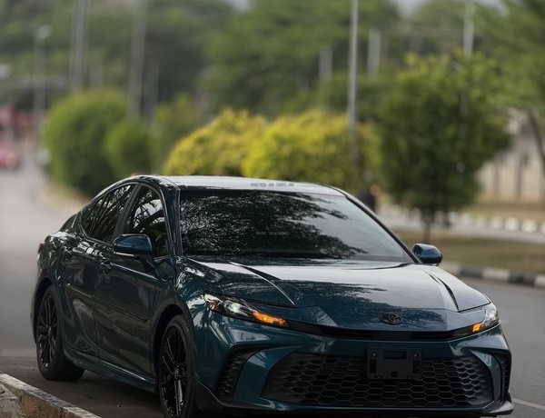 2016 Toyota Camry Foreign Used – Affordable & Fuel Efficient Sedan