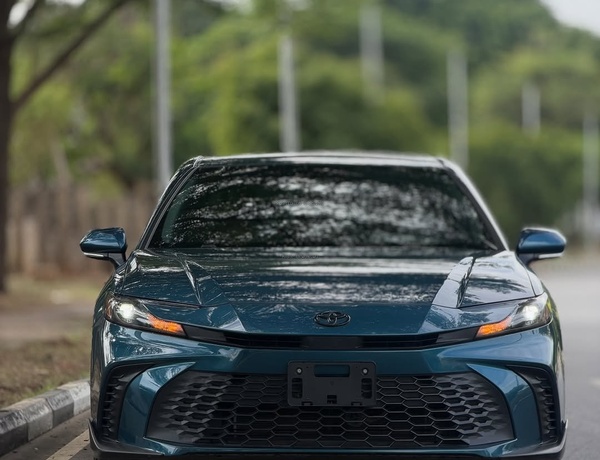 2016 Toyota Camry Foreign Used – Affordable & Fuel Efficient Sedan