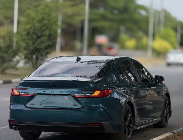 2016 Toyota Camry Foreign Used – Affordable & Fuel Efficient Sedan