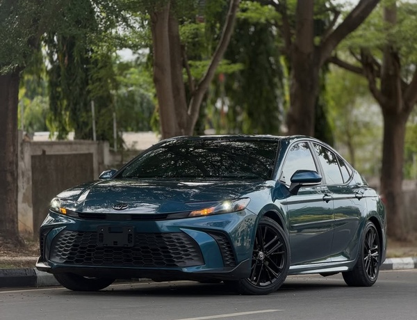 2016 Toyota Camry Foreign Used – Affordable & Fuel Efficient Sedan