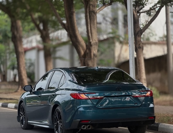 2016 Toyota Camry Foreign Used – Affordable & Fuel Efficient Sedan