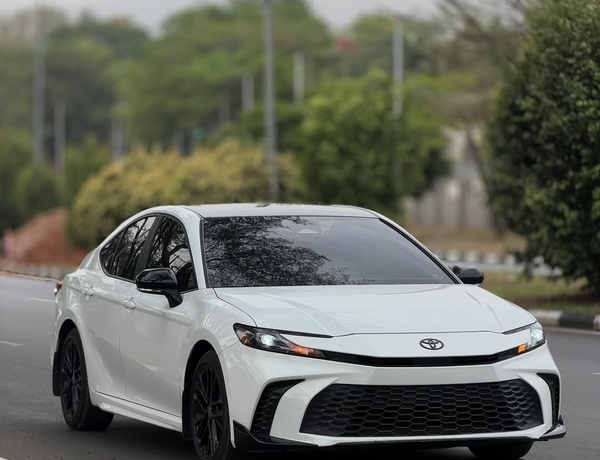 TOYOTA CAMRY HYBRID 2025 FOREIGN USED – FUEL SAVING, VERY SHARP