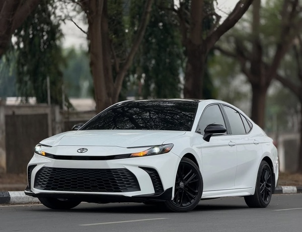 TOYOTA CAMRY HYBRID 2025 FOREIGN USED – FUEL SAVING, VERY SHARP